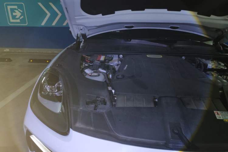 Used Porsche Cayenne E-Hybrid 2023 Cayenne E-Hybrid 2.0T Platinum Edition Engine Bay Right