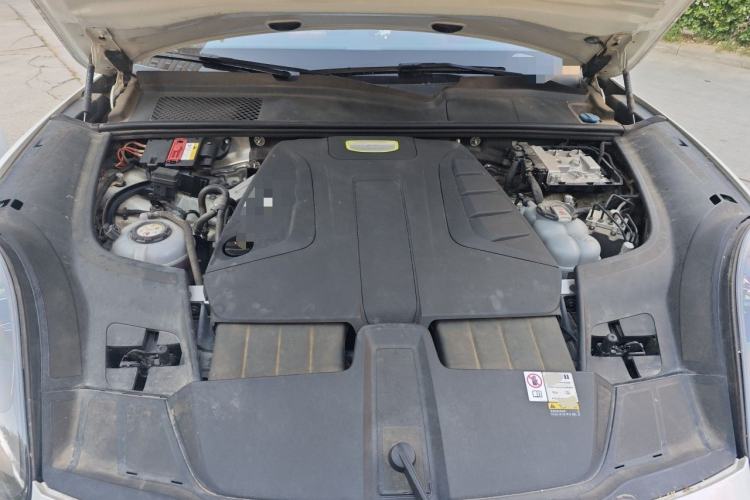 Used Porsche Cayenne E-Hybrid 2023 Cayenne E-Hybrid 2.0T Platinum Edition Engine Bay