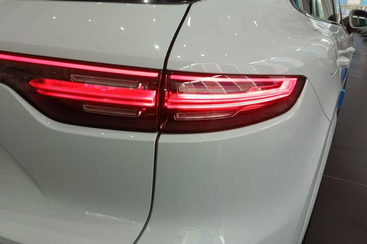 Used Porsche Cayenne E-Hybrid 2023 Cayenne E-Hybrid 2.0T Platinum Edition Exterior 6