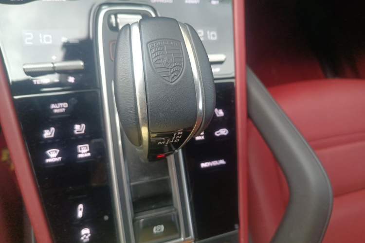 Used Porsche Cayenne E-Hybrid 2023 Cayenne E-Hybrid 2.0T Platinum Edition Gear Lever