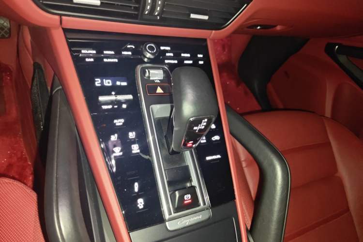 Used Porsche Cayenne E-Hybrid 2023 Cayenne E-Hybrid 2.0T Platinum Edition Gear Lever