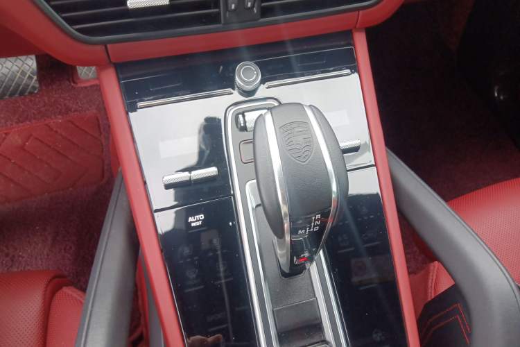 Used Porsche Cayenne E-Hybrid 2023 Cayenne E-Hybrid 2.0T Platinum Edition Gear Lever