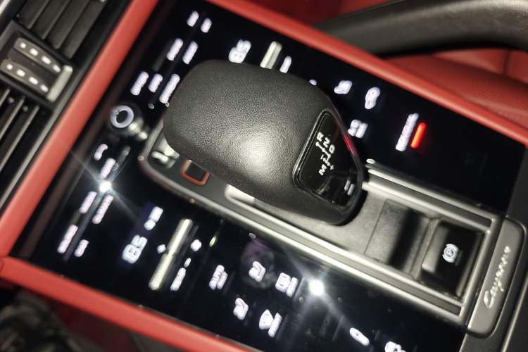 Used Porsche Cayenne E-Hybrid 2023 Cayenne E-Hybrid 2.0T Platinum Edition Gear Lever