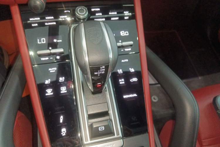 Used Porsche Cayenne E-Hybrid 2023 Cayenne E-Hybrid 2.0T Platinum Edition Gear Lever