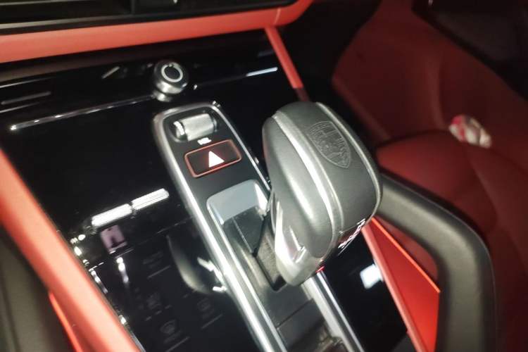 Used Porsche Cayenne E-Hybrid 2023 Cayenne E-Hybrid 2.0T Platinum Edition Gear Lever
