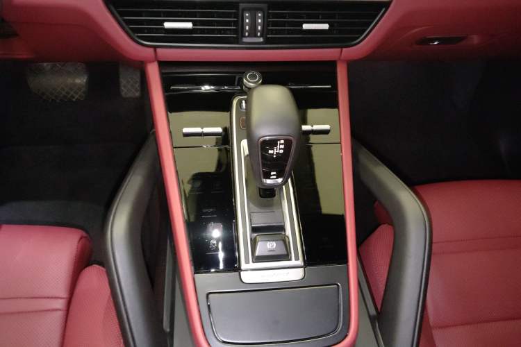 Used Porsche Cayenne E-Hybrid 2023 Cayenne E-Hybrid 2.0T Platinum Edition Gear Lever