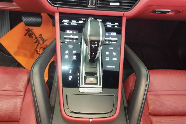 Used Porsche Cayenne E-Hybrid 2023 Cayenne E-Hybrid 2.0T Platinum Edition Gear Lever