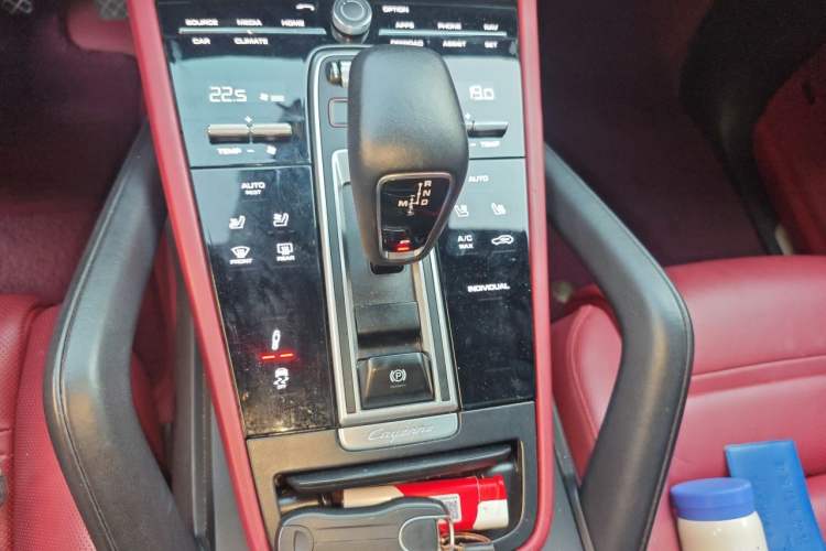 Used Porsche Cayenne E-Hybrid 2023 Cayenne E-Hybrid 2.0T Platinum Edition Gear Lever