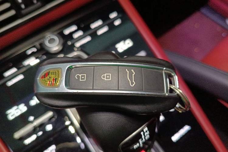 Used Porsche Cayenne E-Hybrid 2023 Cayenne E-Hybrid 2.0T Interior 1