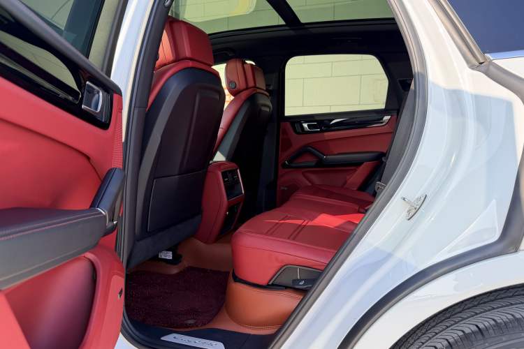 Used Porsche Cayenne E-Hybrid 2023 Cayenne E-Hybrid 2.0T Interior 3