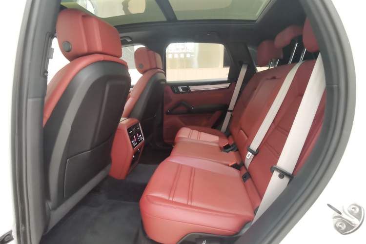 Used Porsche Cayenne E-Hybrid 2023 Cayenne E-Hybrid 2.0T Platinum Edition Interior 3
