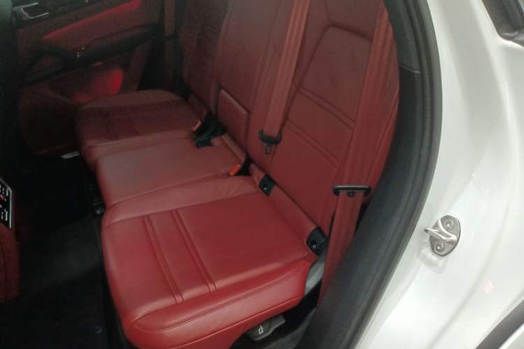 Used Porsche Cayenne E-Hybrid 2023 Cayenne E-Hybrid 2.0T Platinum Edition Interior 4