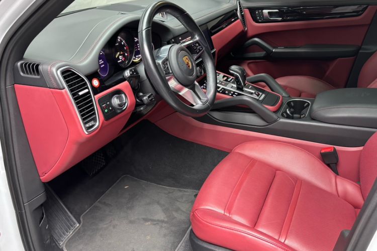 Used Porsche Cayenne E-Hybrid 2023 Cayenne E-Hybrid 2.0T Interior 4