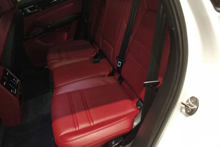 Used Porsche Cayenne E-Hybrid 2023 Cayenne E-Hybrid 2.0T Platinum Edition Interior 4