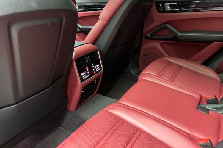 Used Porsche Cayenne E-Hybrid 2023 Cayenne E-Hybrid 2.0T Interior 5