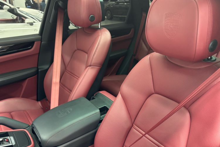Used Porsche Cayenne E-Hybrid 2023 Cayenne E-Hybrid 2.0T Interior 6