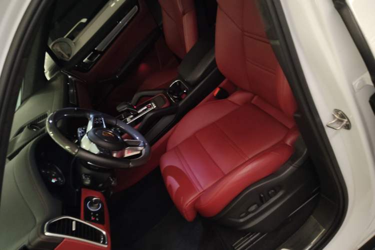 Used Porsche Cayenne E-Hybrid 2023 Cayenne E-Hybrid 2.0T Platinum Edition Left Front Seat