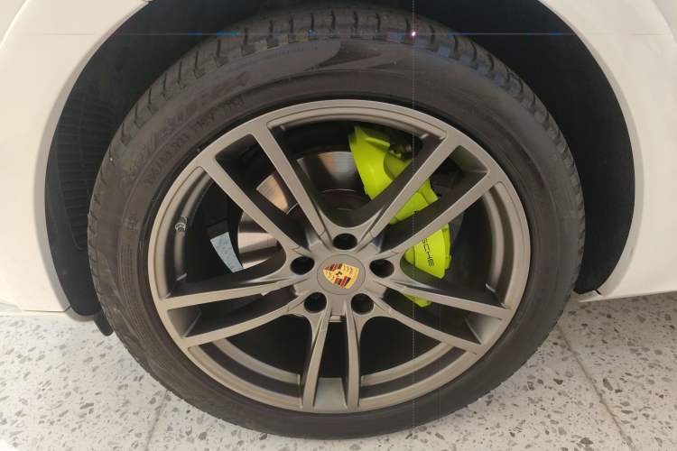 Used Porsche Cayenne E-Hybrid 2023 Cayenne E-Hybrid 2.0T Platinum Edition Left Front Wheel Hub