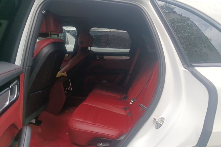 Used Porsche Cayenne E-Hybrid 2023 Cayenne E-Hybrid 2.0T Platinum Edition Left Rear Seat
