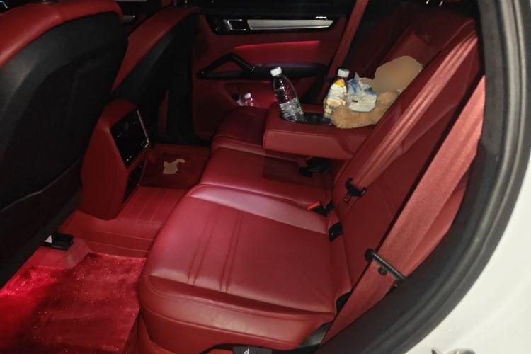 Used Porsche Cayenne E-Hybrid 2023 Cayenne E-Hybrid 2.0T Platinum Edition Left Rear Seat