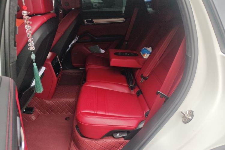 Used Porsche Cayenne E-Hybrid 2023 Cayenne E-Hybrid 2.0T Platinum Edition Left Rear Seat