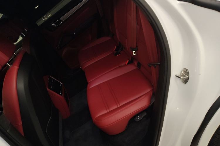 Used Porsche Cayenne E-Hybrid 2023 Cayenne E-Hybrid 2.0T Platinum Edition Left Rear Seat