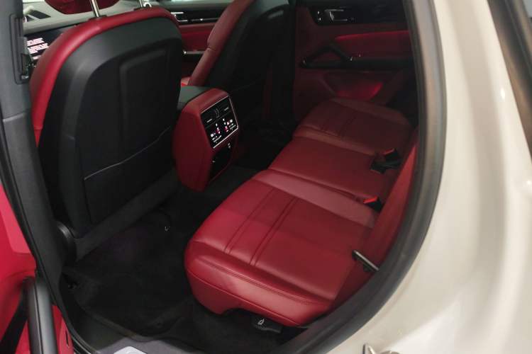 Used Porsche Cayenne E-Hybrid 2023 Cayenne E-Hybrid 2.0T Platinum Edition Left Rear Seat