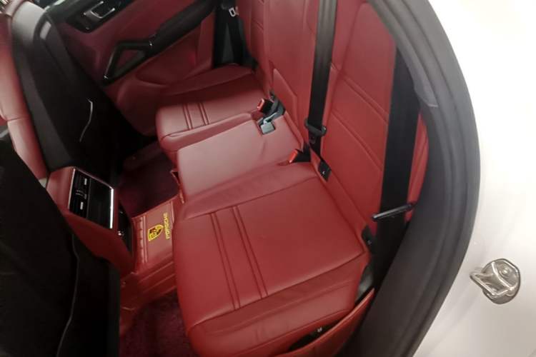 Used Porsche Cayenne E-Hybrid 2023 Cayenne Coupé E-Hybrid 2.0T Left Rear Seat