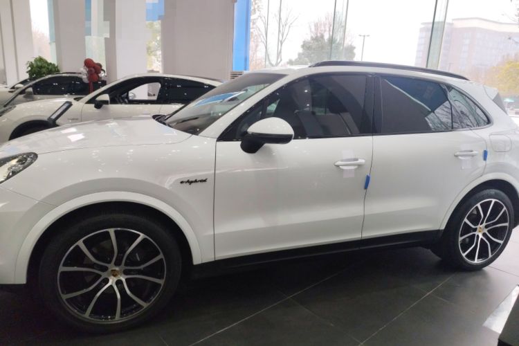 Used Porsche Cayenne E-Hybrid 2023 Cayenne E-Hybrid 2.0T Platinum Edition Left Side