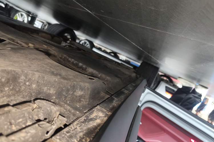 Used Porsche Cayenne E-Hybrid 2023 Cayenne E-Hybrid 2.0T Platinum Edition Left Side Sill