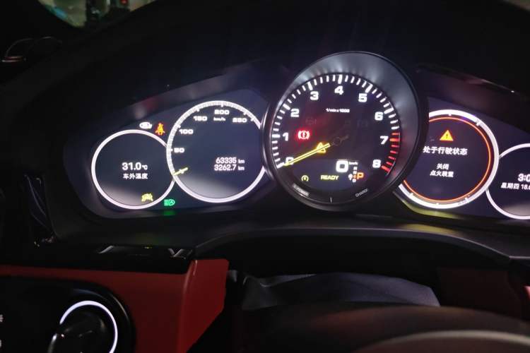 Used Porsche Cayenne E-Hybrid 2023 Cayenne E-Hybrid 2.0T Platinum Edition Odometer Close Up