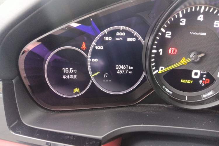 Used Porsche Cayenne E-Hybrid 2023 Cayenne E-Hybrid 2.0T Platinum Edition Odometer Close Up