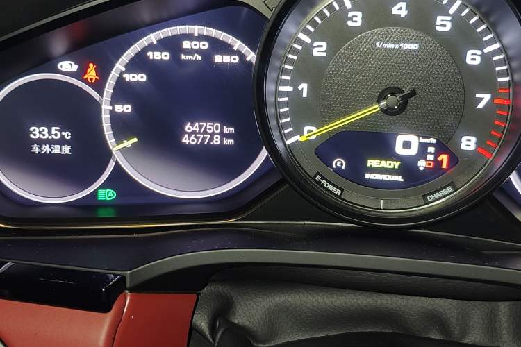 Used Porsche Cayenne E-Hybrid 2023 Cayenne E-Hybrid 2.0T Platinum Edition Odometer Close Up