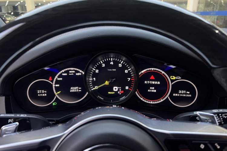 Used Porsche Cayenne E-Hybrid 2023 Cayenne E-Hybrid 2.0T Platinum Edition Odometer Close Up