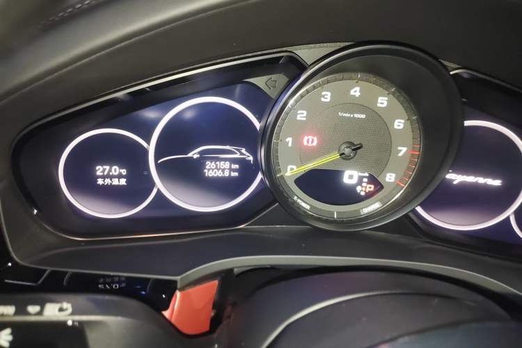 Used Porsche Cayenne E-Hybrid 2023 Cayenne E-Hybrid 2.0T Platinum Edition Odometer Close Up