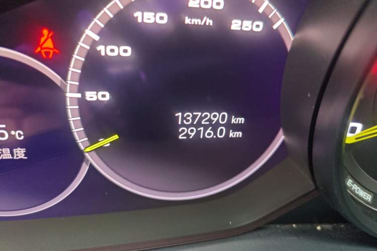 Used Porsche Cayenne E-Hybrid 2023 Cayenne E-Hybrid 2.0T Platinum Edition Odometer Close Up
