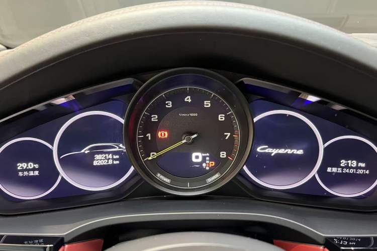 Used Porsche Cayenne E-Hybrid 2023 Cayenne E-Hybrid 2.0T Platinum Edition Odometer Close Up