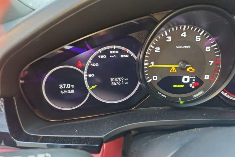 Used Porsche Cayenne E-Hybrid 2023 Cayenne E-Hybrid 2.0T Platinum Edition Odometer Close Up