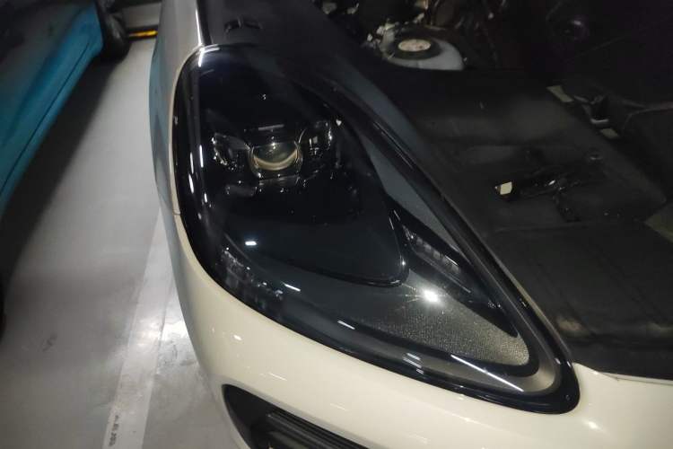 Used Porsche Cayenne E-Hybrid 2023 Cayenne E-Hybrid 2.0T Platinum Edition Right Front Headlight