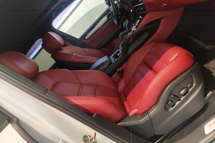 Used Porsche Cayenne E-Hybrid 2023 Cayenne E-Hybrid 2.0T Platinum Edition Right Front Seat