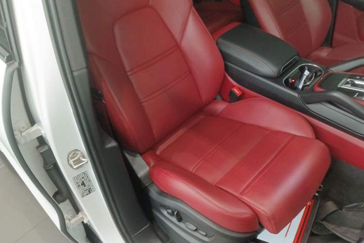Used Porsche Cayenne E-Hybrid 2023 Cayenne E-Hybrid 2.0T Platinum Edition Right Front Seat
