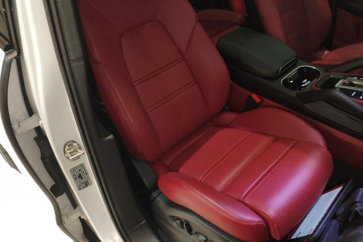Used Porsche Cayenne E-Hybrid 2023 Cayenne E-Hybrid 2.0T Platinum Edition Right Front Seat