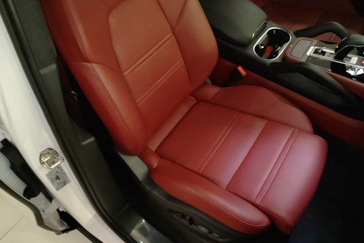 Used Porsche Cayenne E-Hybrid 2023 Cayenne E-Hybrid 2.0T Platinum Edition Right Front Seat