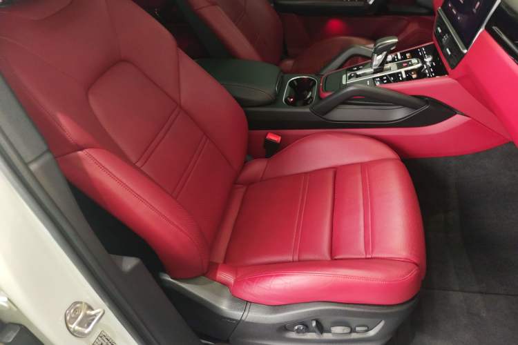 Used Porsche Cayenne E-Hybrid 2023 Cayenne E-Hybrid 2.0T Platinum Edition Right Front Seat