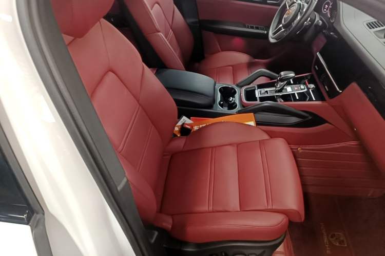 Used Porsche Cayenne E-Hybrid 2023 Cayenne Coupé E-Hybrid 2.0T Right Front Seat