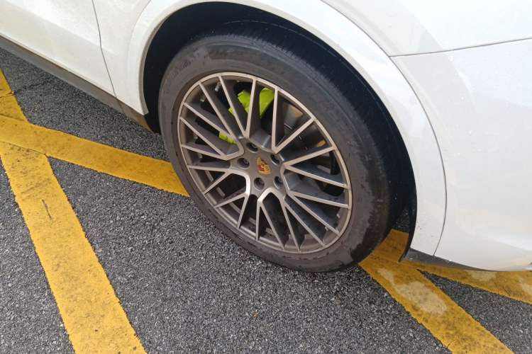 Used Porsche Cayenne E-Hybrid 2023 Cayenne E-Hybrid 2.0T Platinum Edition Right Front Wheel Hub