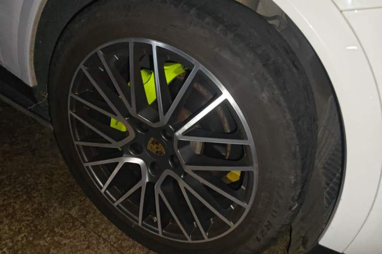 Used Porsche Cayenne E-Hybrid 2023 Cayenne E-Hybrid 2.0T Platinum Edition Right Front Wheel Hub