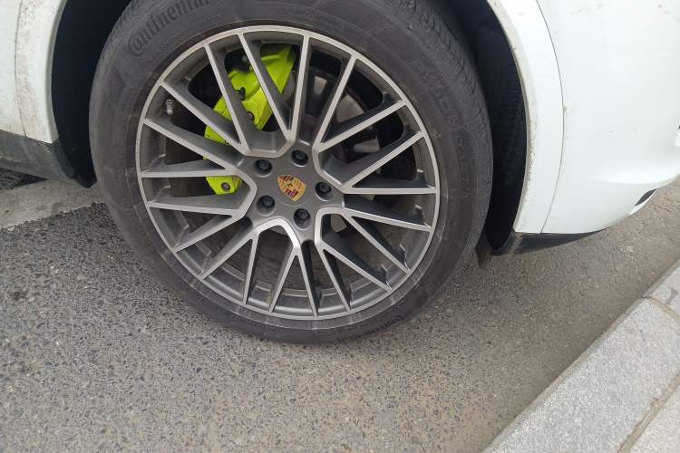 Used Porsche Cayenne E-Hybrid 2023 Cayenne E-Hybrid 2.0T Platinum Edition Right Front Wheel Hub