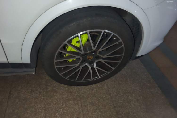 Used Porsche Cayenne E-Hybrid 2023 Cayenne E-Hybrid 2.0T Platinum Edition Right Front Wheel Hub