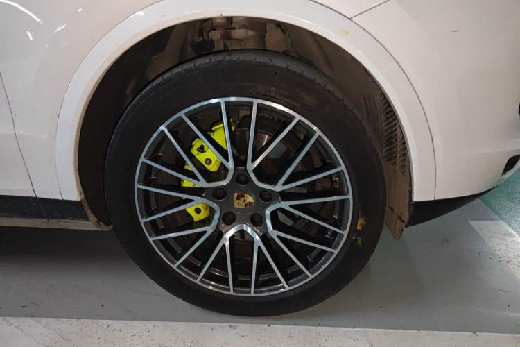 Used Porsche Cayenne E-Hybrid 2023 Cayenne E-Hybrid 2.0T Right Front Wheel Hub
